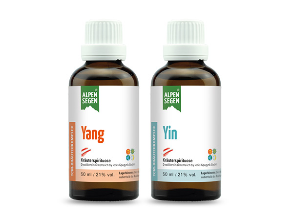 ALPENSEGEN® TCM/TEM-Kräuterkomplexe, zwei Produktflaschen beispielhaft, nebeneinander stehend